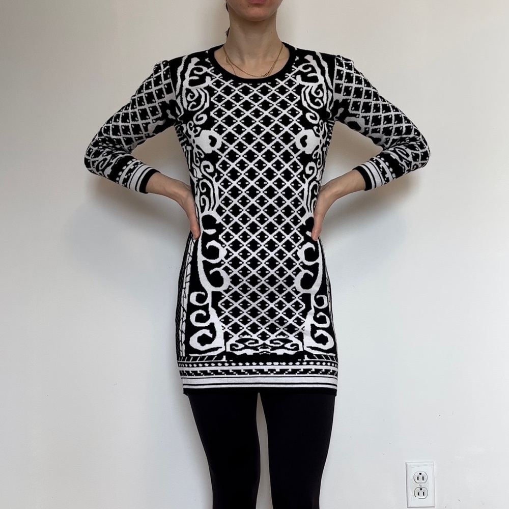 Monochromatic tunic for cold weather
